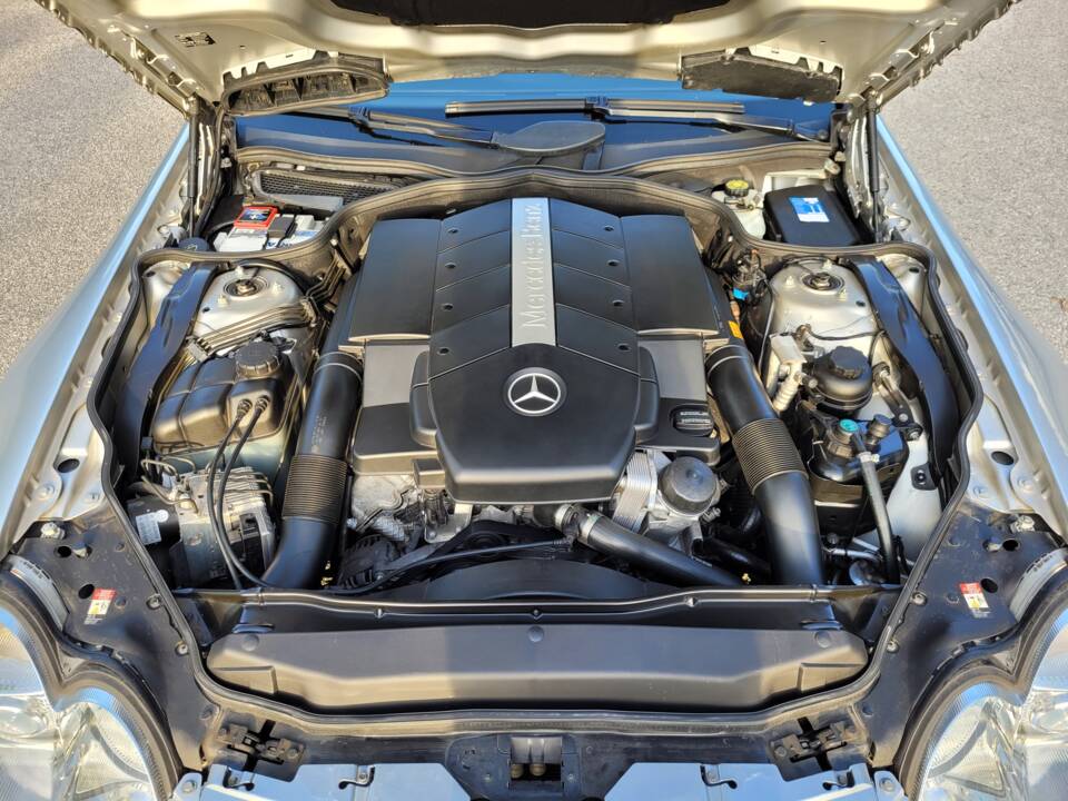 Bild 38/97 von Mercedes-Benz SL 500 (2004)