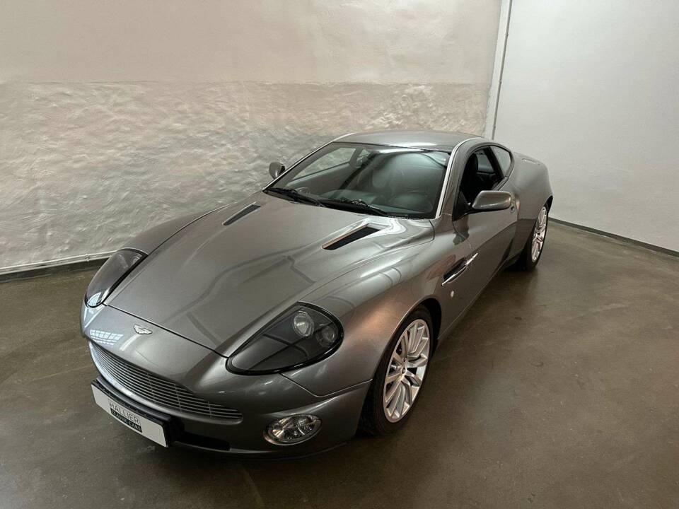 Image 2/20 of Aston Martin V12 Vanquish (2003)