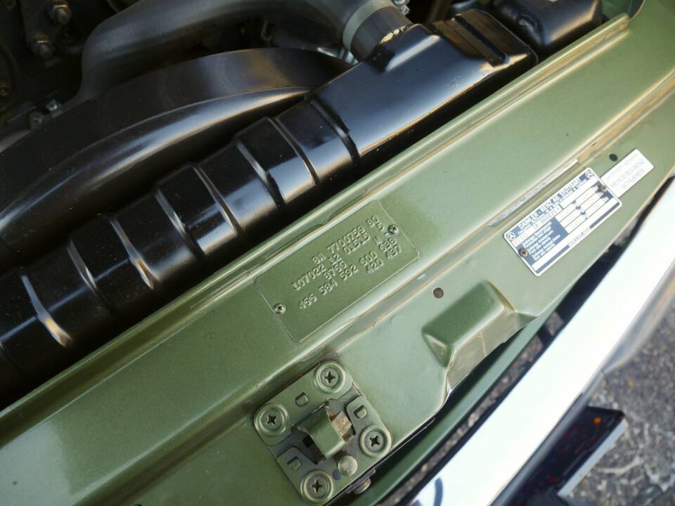 Afbeelding 11/41 van Mercedes-Benz 280 SLC (1977)