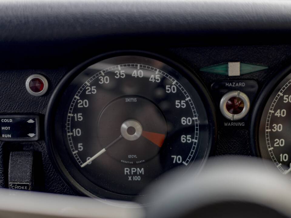 Image 31/50 de Jaguar Type E V12 (2+2) (1972)