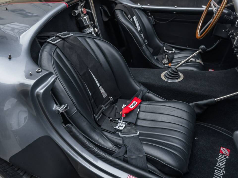 Image 10/16 of AC Cobra 427 (1965)
