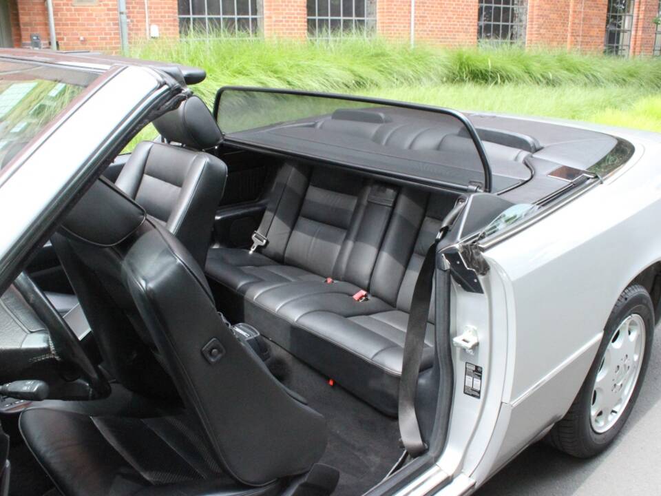 Immagine 13/19 di Mercedes-Benz 300 CE-24 (1992)