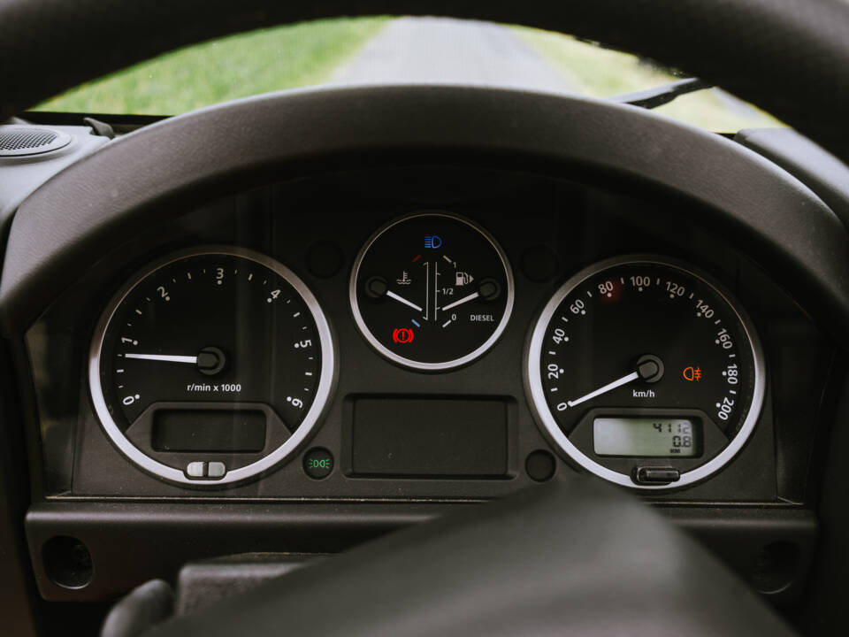 Bild 7/13 von Land Rover Defender SVX (2008)