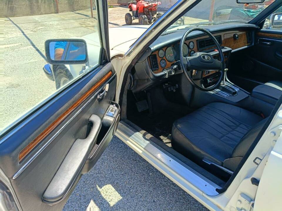 Image 15/50 of Jaguar XJ6 3.2 Sovereign (1983)