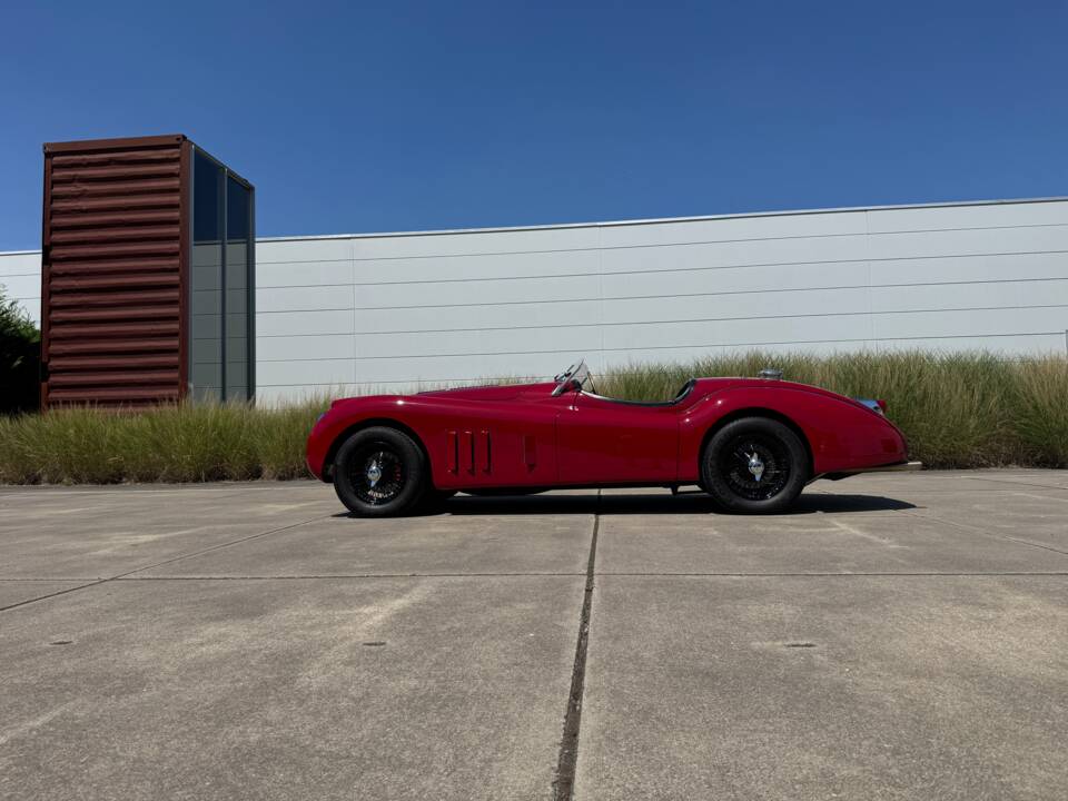 Image 2/34 of Jaguar XK 140 OTS (1955)