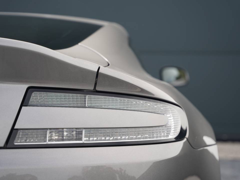 Image 22/50 of Aston Martin V12 Vantage S (2014)