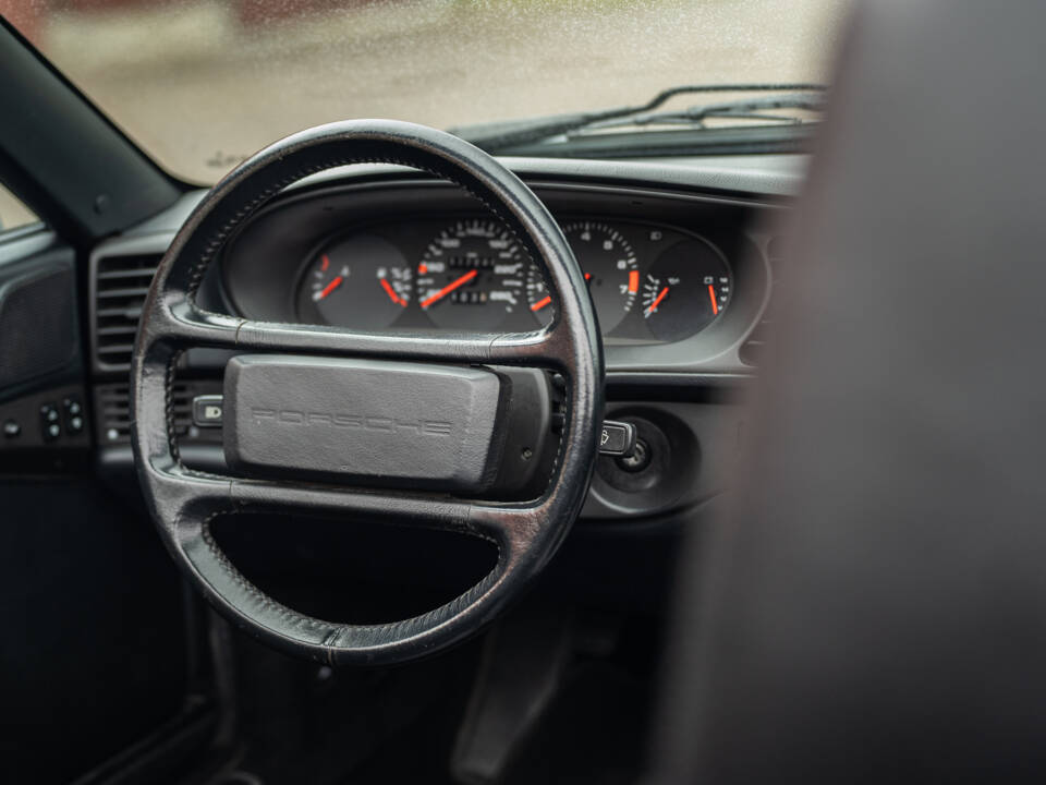 Image 34/42 de Porsche 944 S2 (1991)