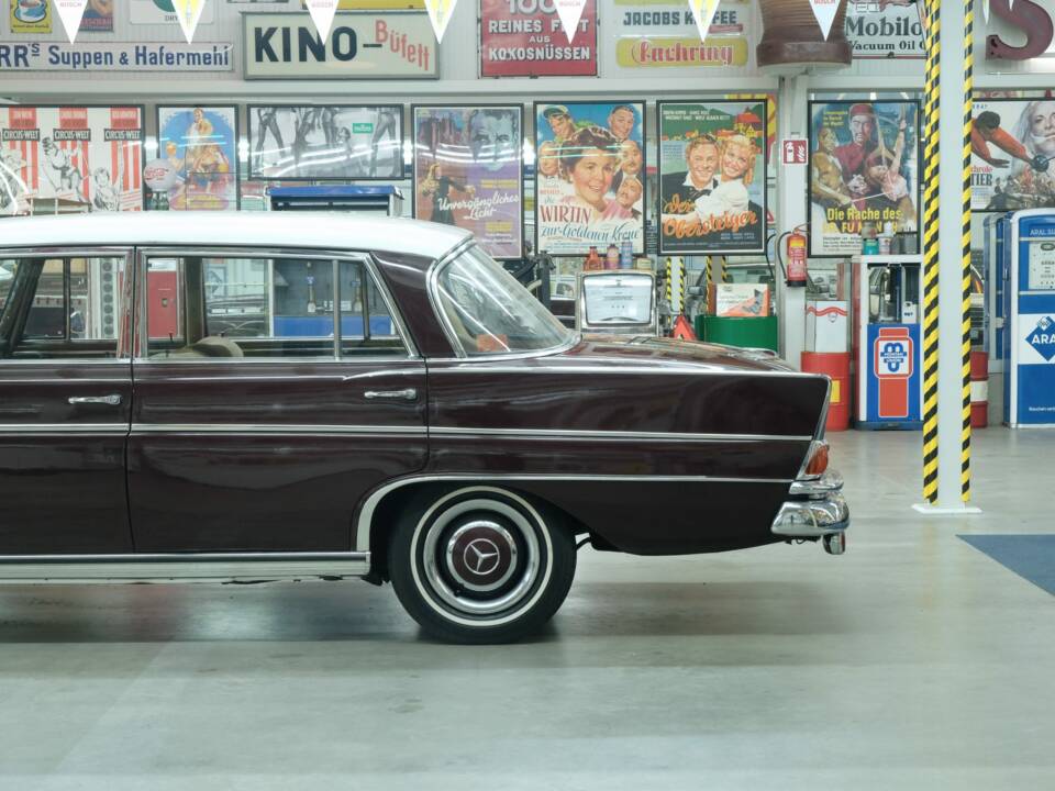 Image 6/50 of Mercedes-Benz 300 SE lang (1965)