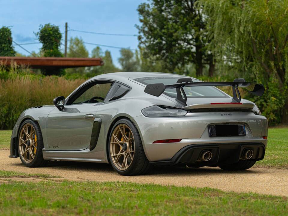 Obraz 15/98 pojazdu Porsche 718 Cayman GT4 RS Weissach (2024)