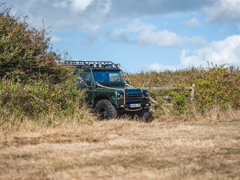 Bild 23/50 von Land Rover Defender 110 (2005)