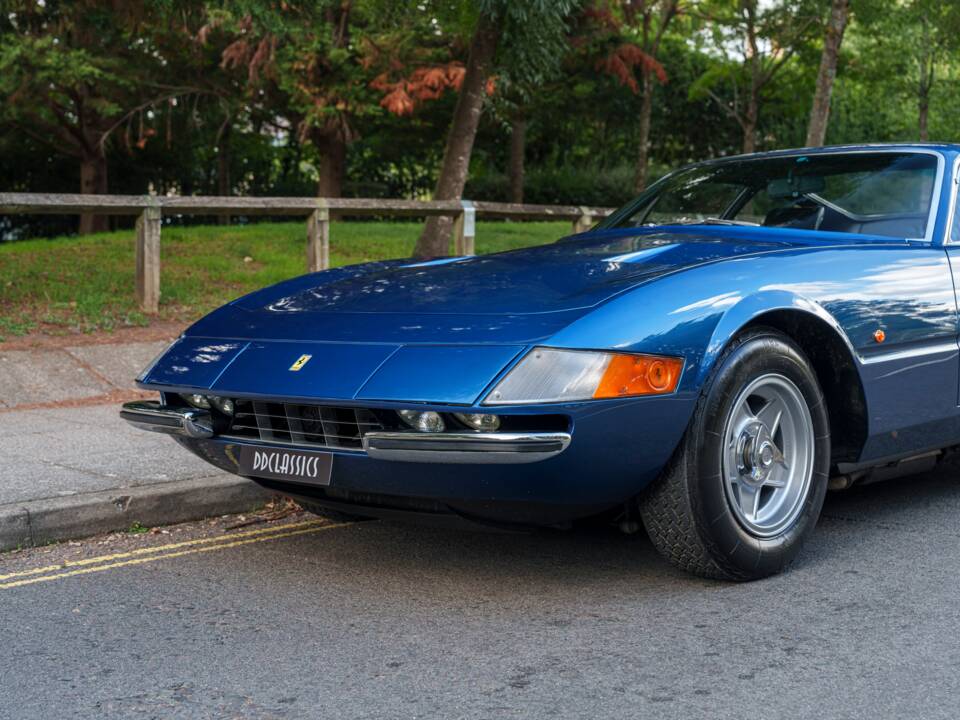 Afbeelding 8/26 van Ferrari 365 GTB&#x2F;4 Daytona (1971)