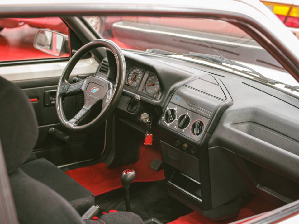 Imagen 40/47 de Peugeot 205 Rallye 1.3 (1989)