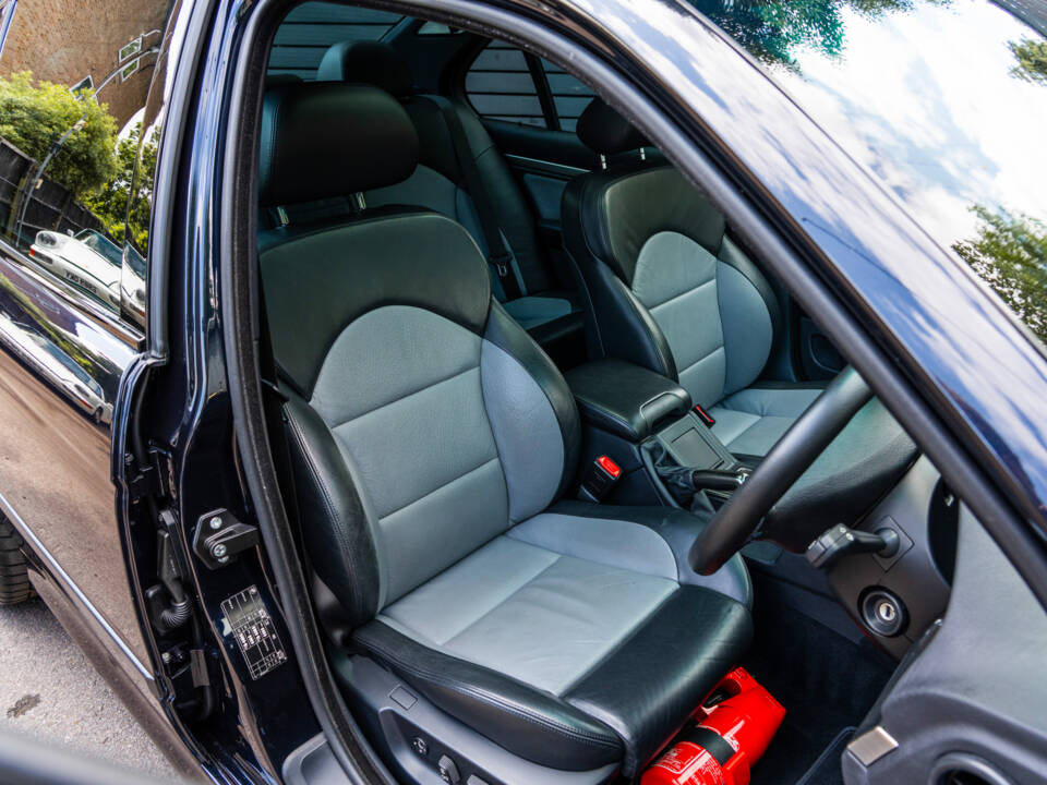 Image 44/56 of BMW M5 (2000)