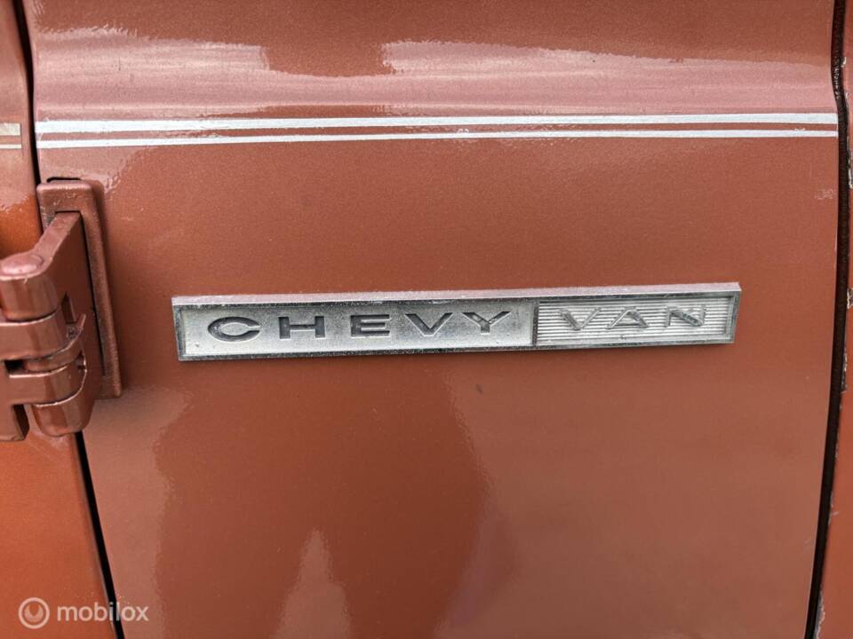 Image 33/50 of Chevrolet G-10 Van (1965)