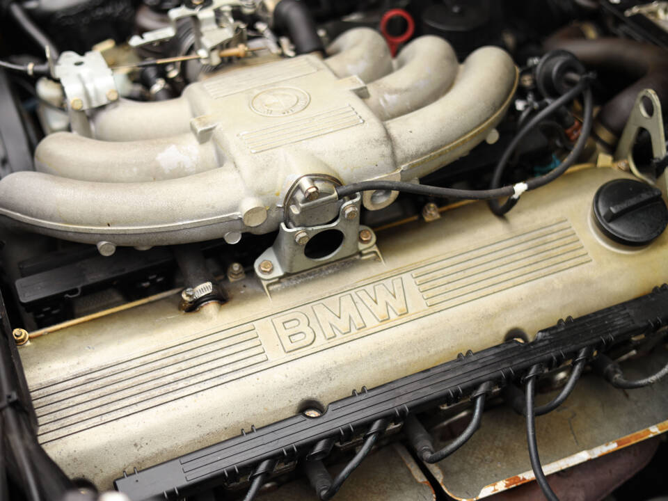 Image 68/83 de BMW 325i (1990)