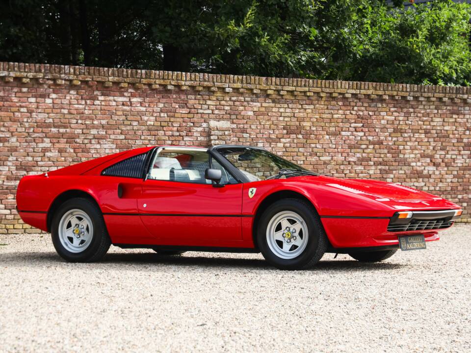Image 26/50 de Ferrari 308 GTSi (1981)