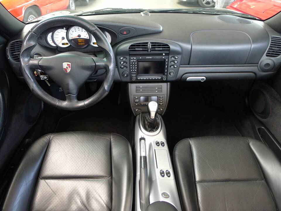 Image 39/41 of Porsche 911 Carrera 4S (2004)