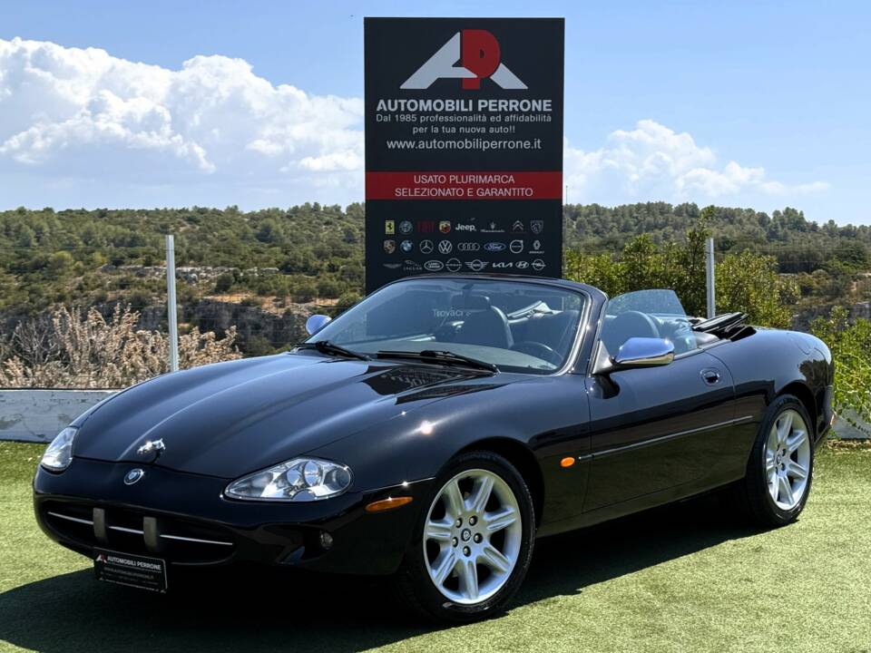 Imagen 1/34 de Jaguar XK8 4.0 (1999)