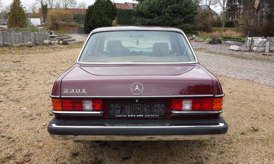 Image 4/8 of Mercedes-Benz 230 E (1983)