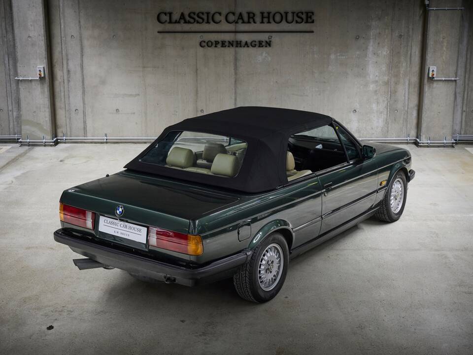 Image 26/90 of BMW 325i (1987)