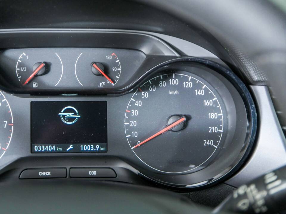 Image 17/50 de Opel Crossland X 1.2 Turbo (2020)