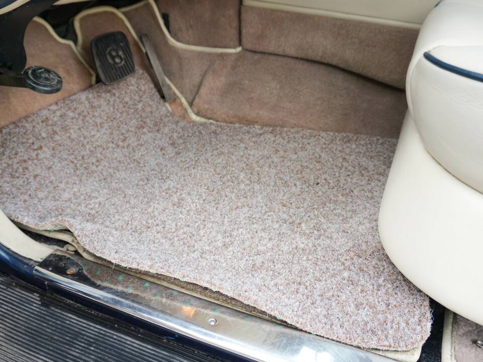 Image 12/45 of Bentley Turbo R (1988)