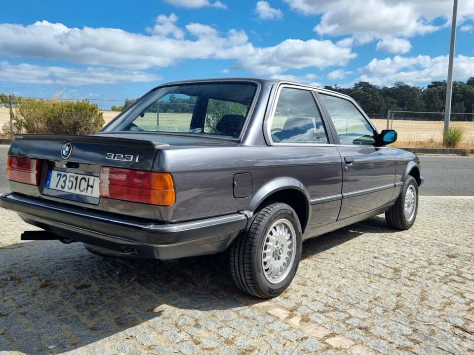 Image 25/100 of BMW 323i (1984)