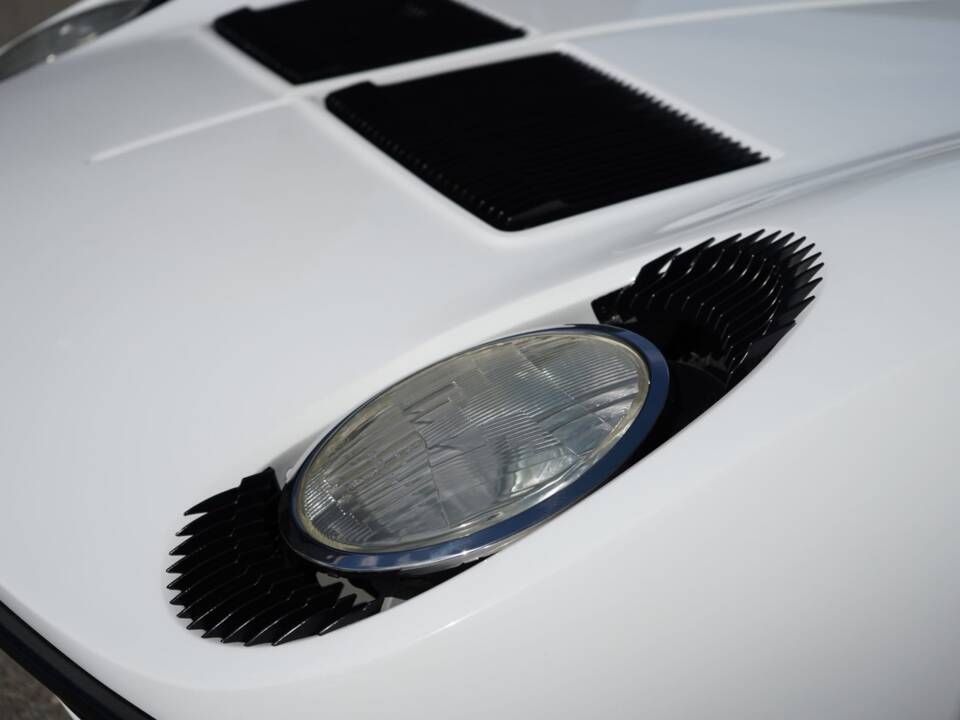 Afbeelding 32/74 van Lamborghini Miura P 400 (1968)
