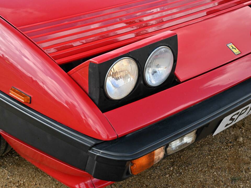 Image 13/50 of Ferrari Mondial 8 (1981)