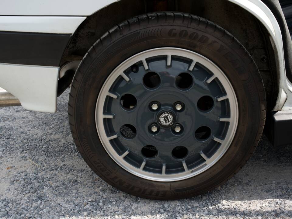 Image 20/47 of Lancia Delta HF Integrale (1988)