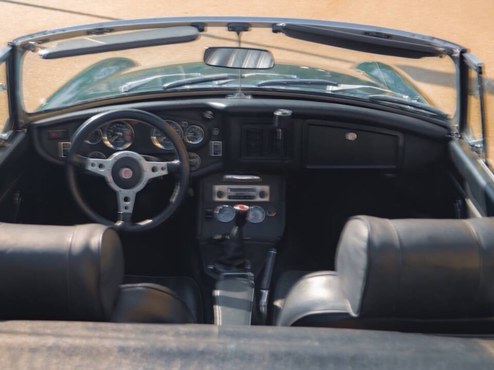 Image 6/50 of MG MGB GT (1974)