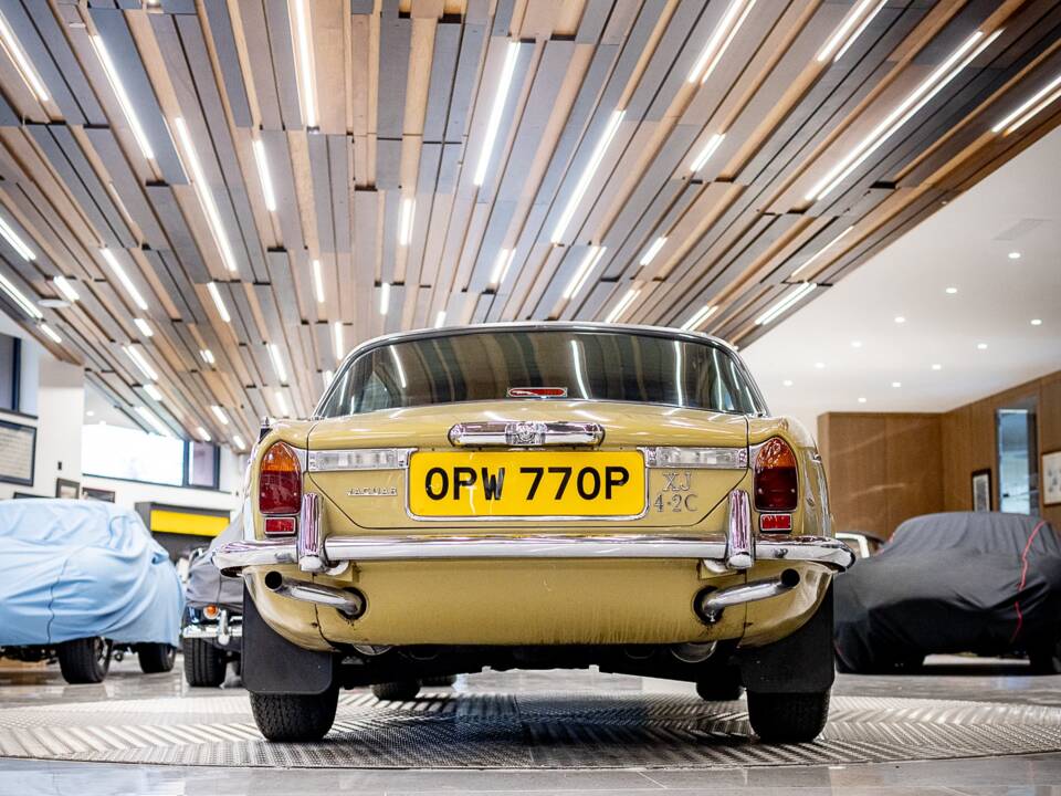 Image 13/50 de Jaguar XJ 6 C 4.2 (1975)