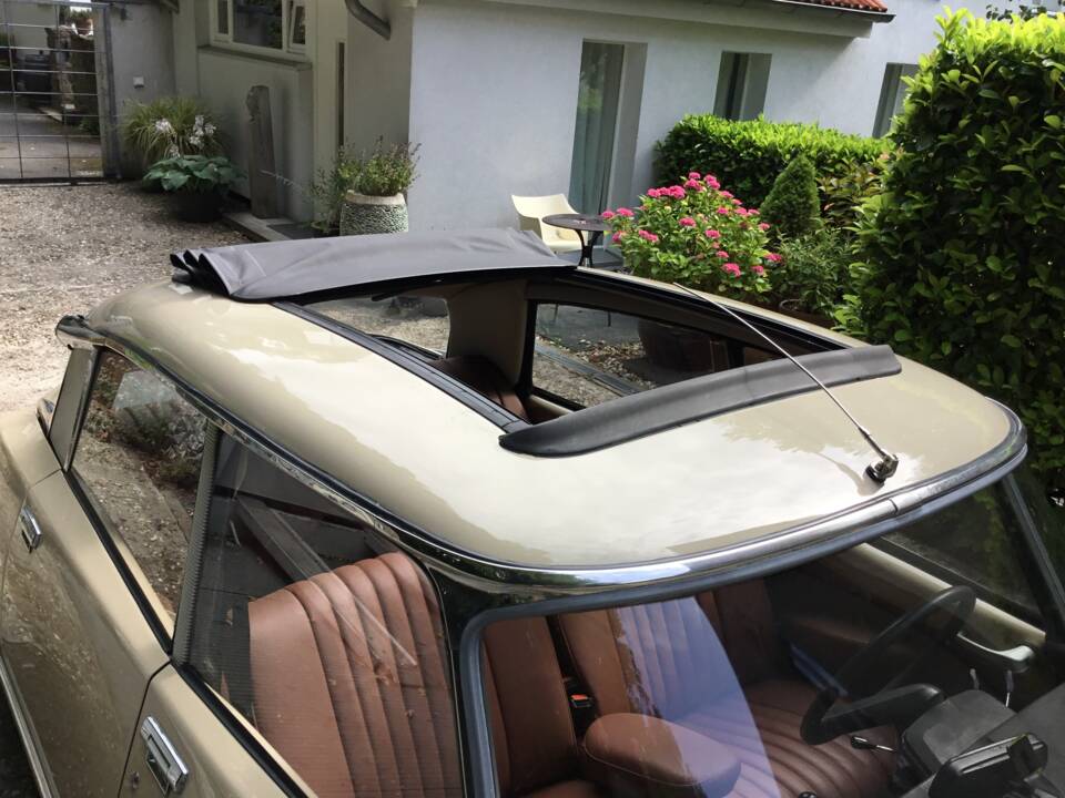 Image 44/82 de Citroën DS 20 (1974)