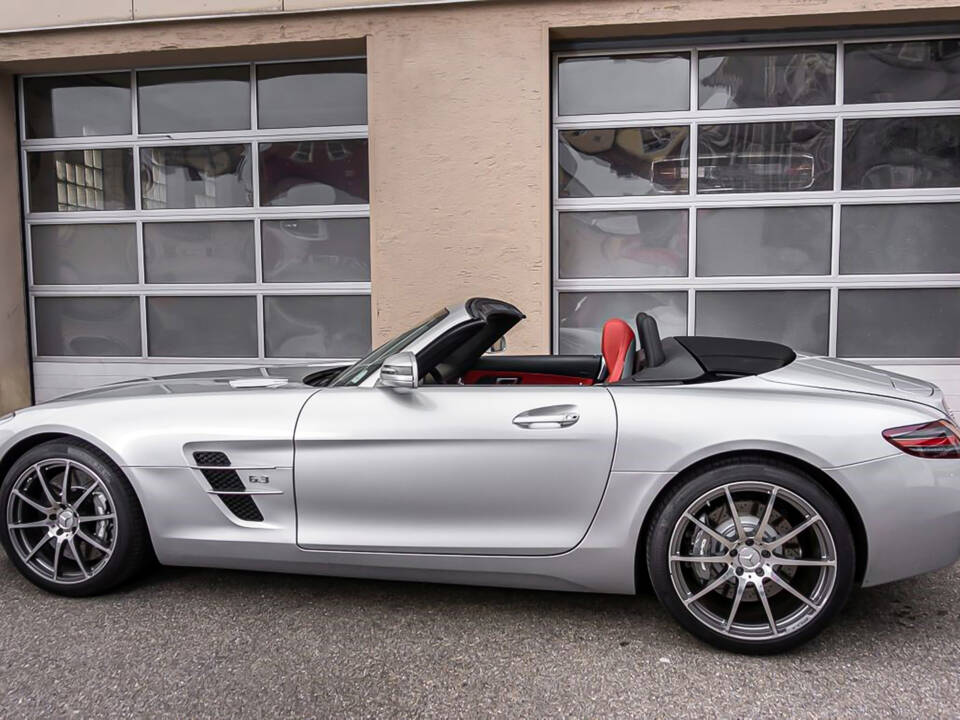 Image 7/9 of Mercedes-Benz SLS AMG Roadster (2012)