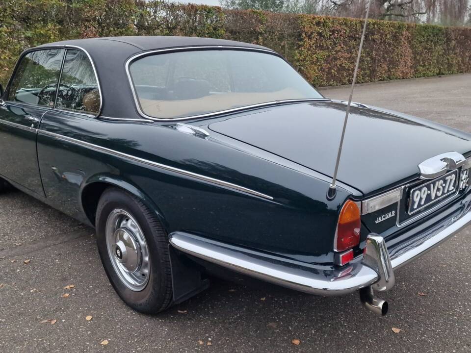 Image 12/30 of Jaguar XJ 6 C 4.2 (1976)