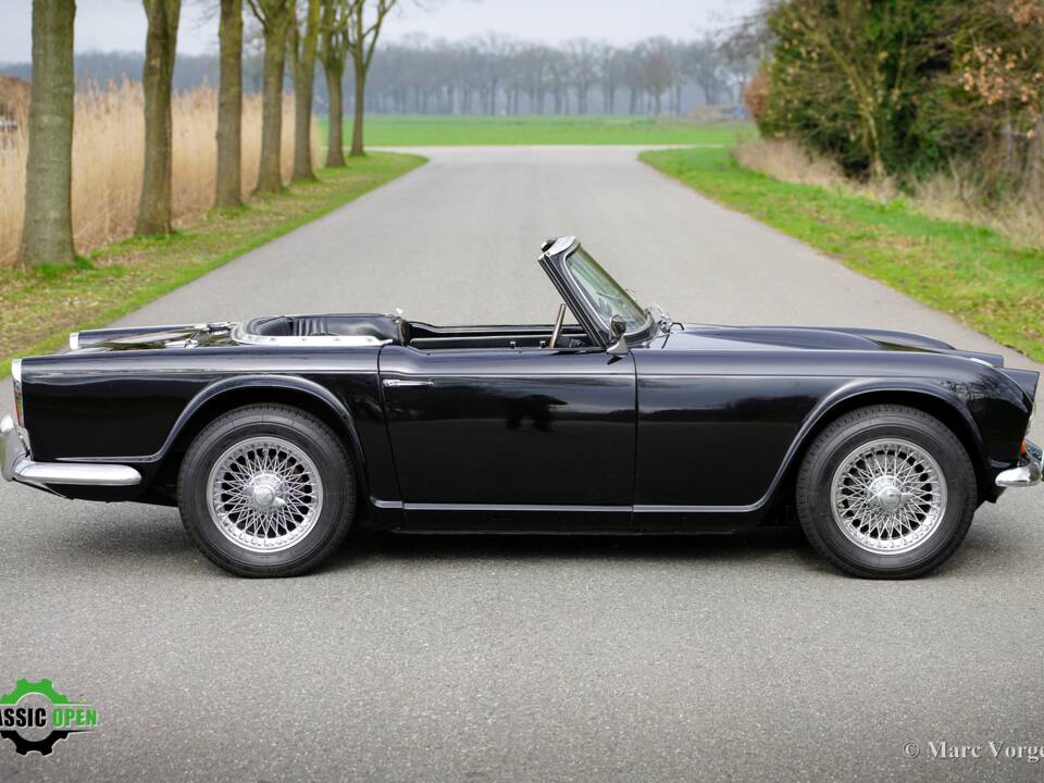 Image 20/37 of Triumph TR 4 (1965)