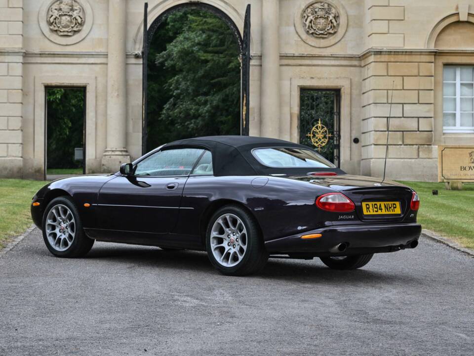 Afbeelding 14/50 van Jaguar XKR (1998)