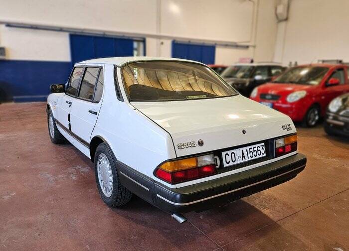 Bild 4/7 von Saab 900 2.0i 16V (1989)