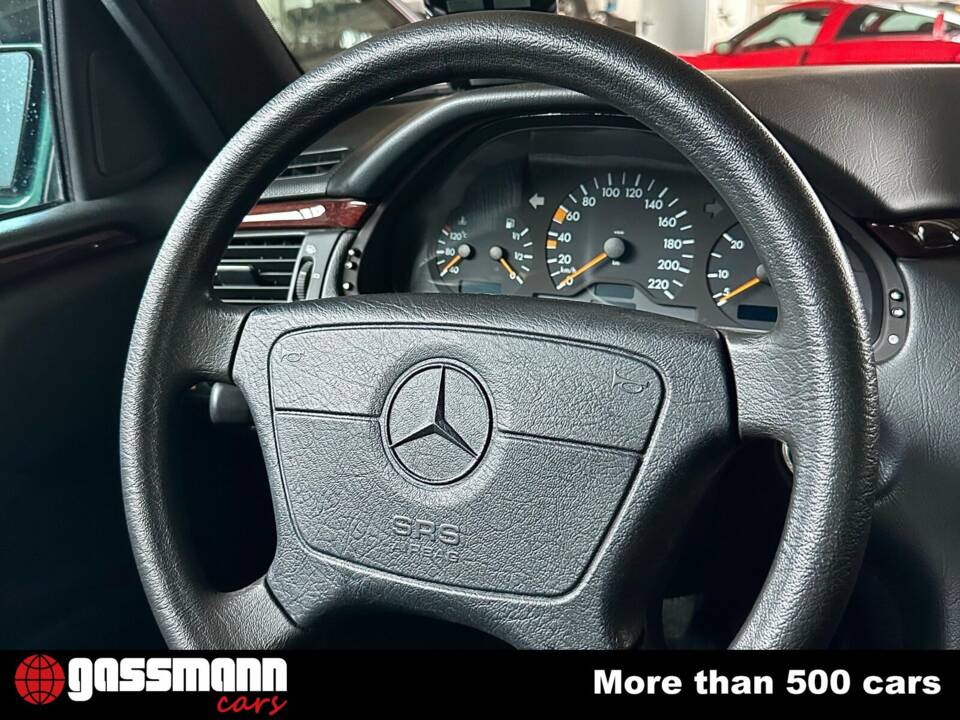 Imagen 6/12 de Mercedes-Benz E 220 Diesel (1997)
