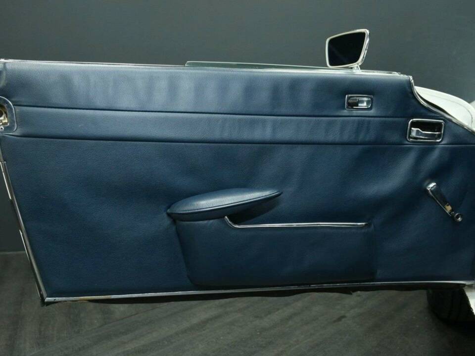 Image 10/50 of Mercedes-Benz 280 SL (1968)