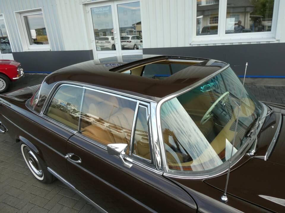 Image 19/21 of Mercedes-Benz 280 SE (1969)