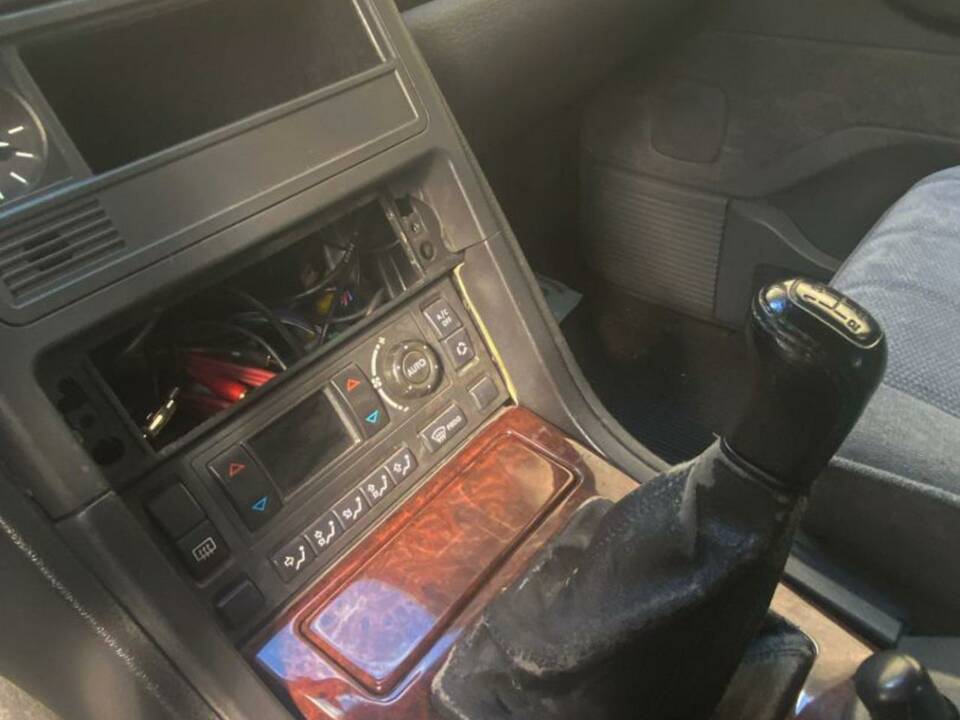 Bild 24/37 von Land Rover Range Rover 2.5 DT (1997)