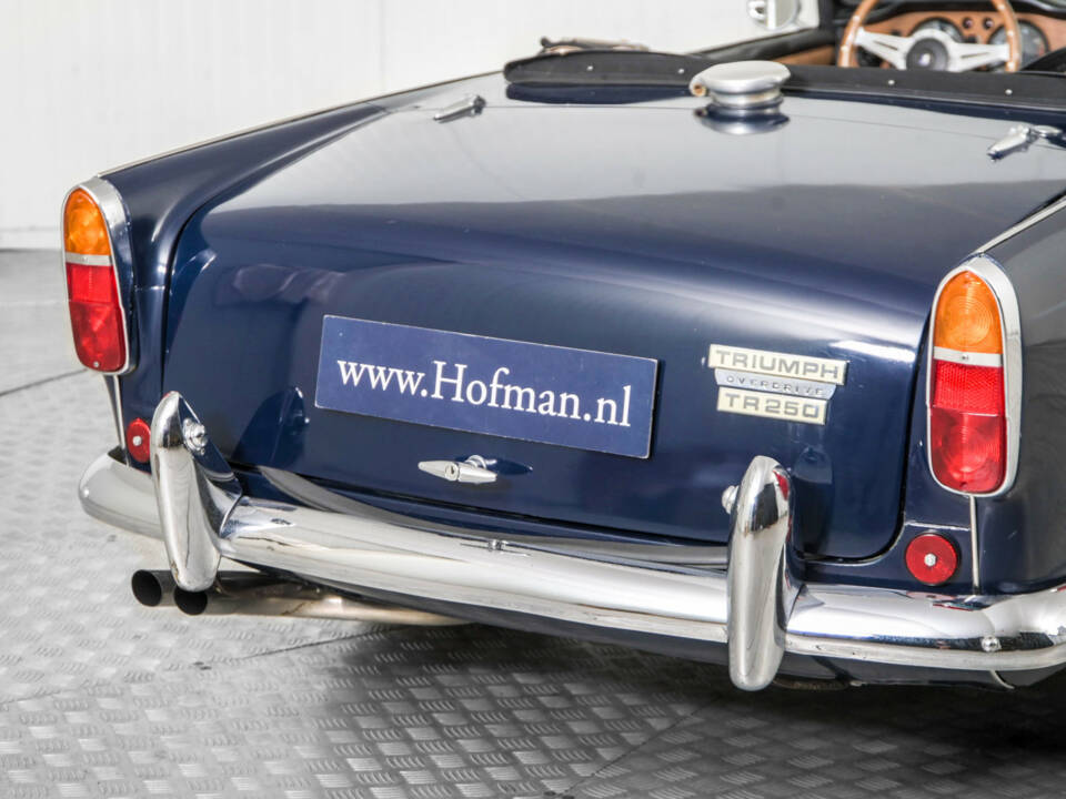 Image 29/50 de Triumph TR 250 (1968)
