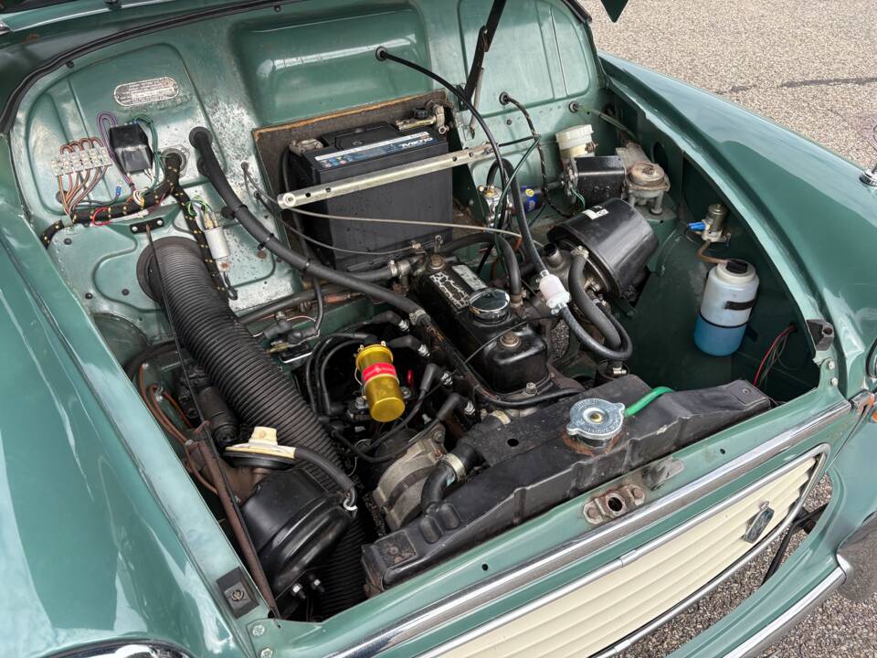 Image 19/26 of Morris Minor 1000 Traveller (1971)