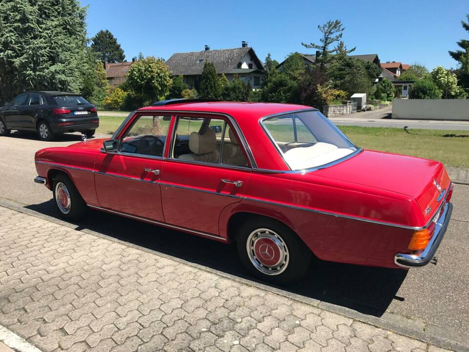 Image 7/7 of Mercedes-Benz 200 (1974)