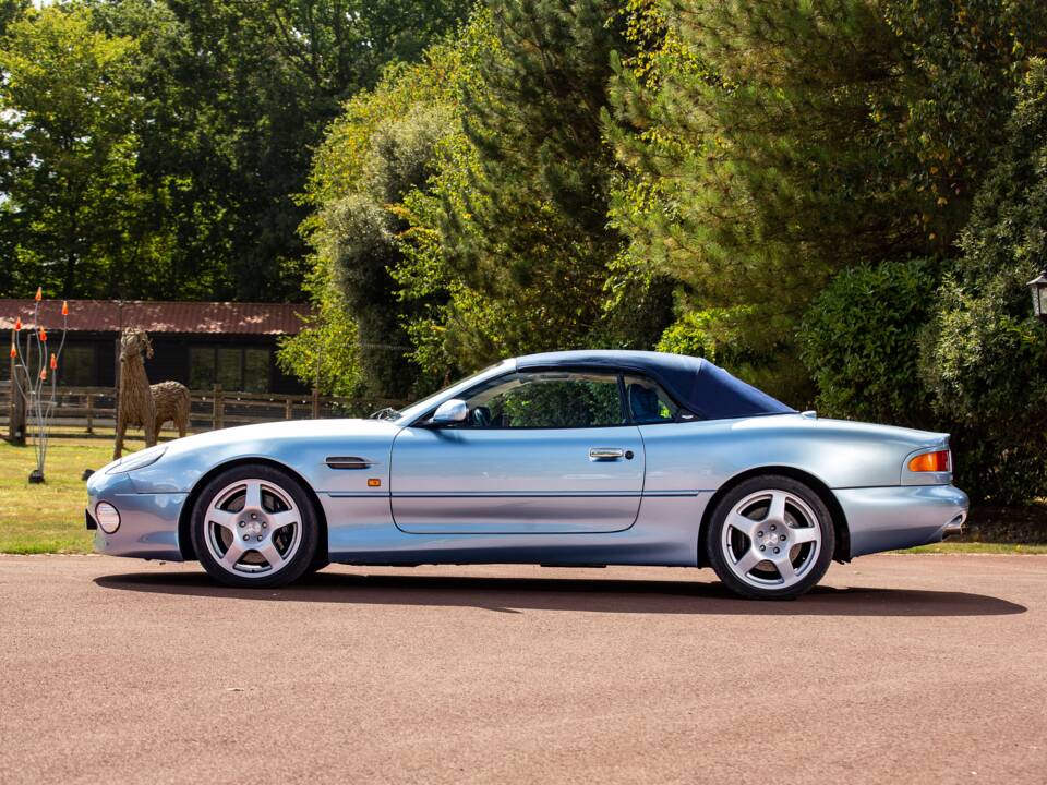 Immagine 38/46 di Aston Martin DB 7 Vantage Volante (2000)