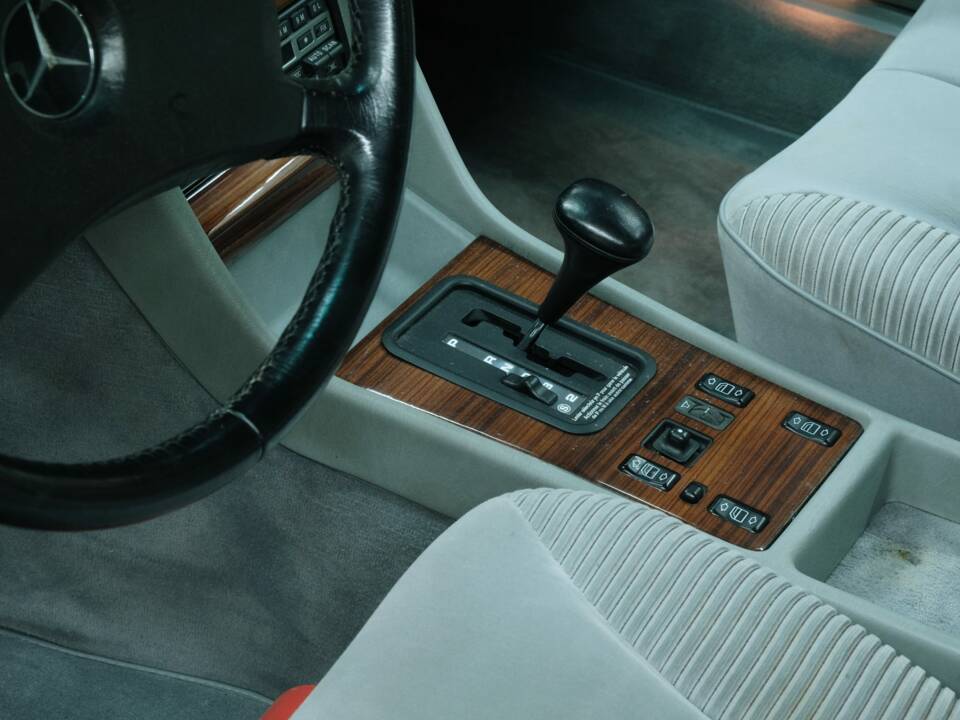 Bild 22/50 von Mercedes-Benz 300 SEL (1991)