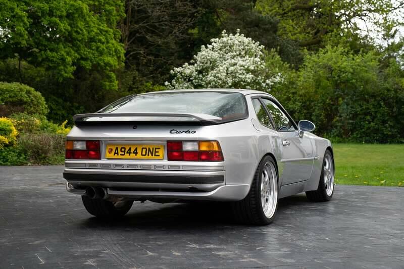Immagine 25/50 di Porsche 944 Turbo (1990)