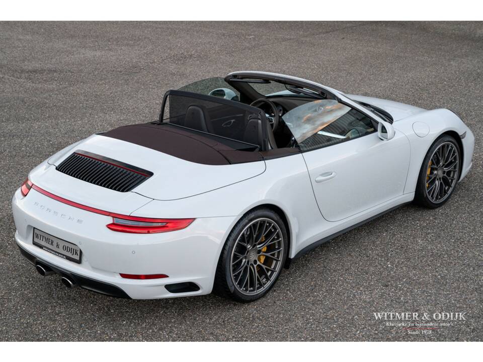 Image 16/36 of Porsche 911 Carrera 4S (2015)