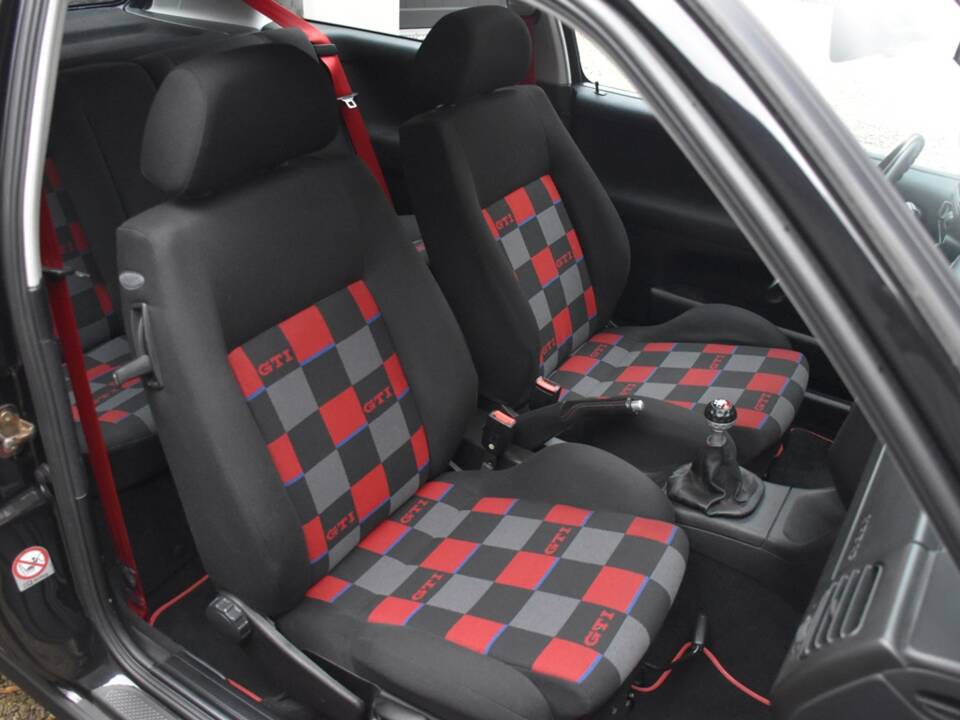 Image 33/41 de Volkswagen Golf III 2.0 GTI &quot;Edition&quot; (1997)